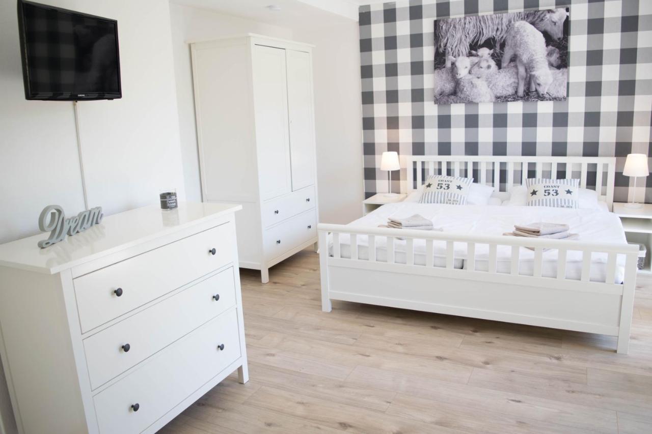 Nordic Im Deichhaus Apartment Husum  Bagian luar foto